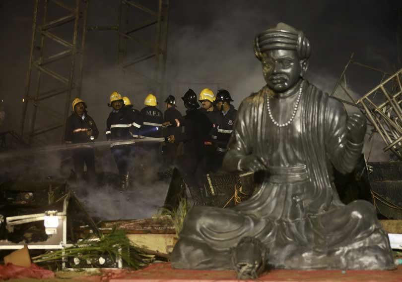 make in india week fire, maharahtra night fire, mumbai fire, Girgaum Chowpatty, Girgaum Chowpatty fire, Chowpatty fire, make in india week, make in india fire, maharahtra night, Mumbai Fire, maharahstra news, Mumbai News, Devendra Fadanvis, Aamir Khan, Amitabh Bachchan