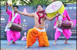 The brightly colored OF folk singer, JANSATTA ARTICLE, JANSATTA STORY, JANSATTA RAVIVARI, JANSATTA OPINION