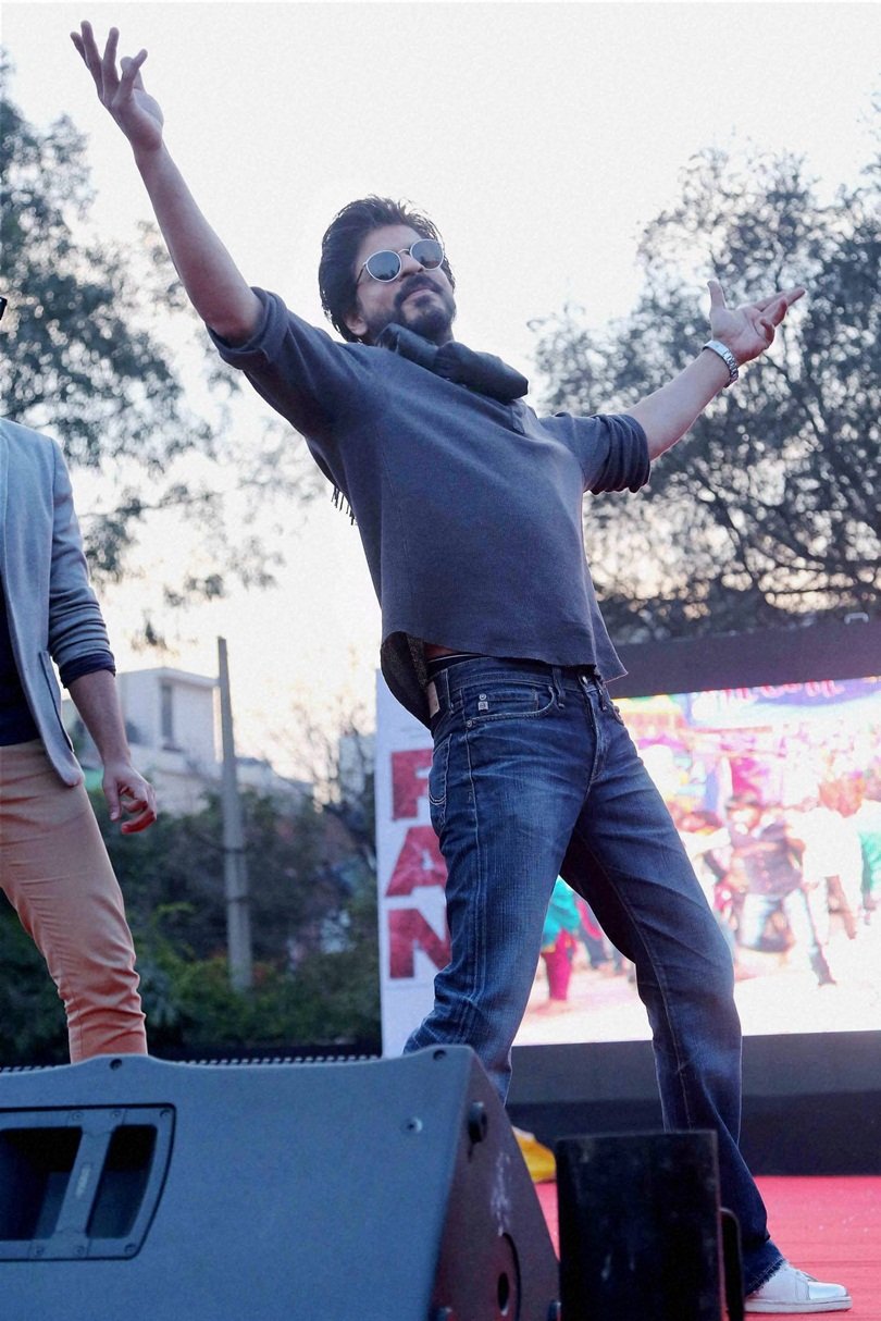 shahrukh khan, hansraj college, shahrukh khan in hansraj college, SRK in Hansraj College, SRK Visit Hansraj College, Shahrukh in Delhi, SRK in Delhi, SRK Graduation Degree, Shahrukh Graduation Degree, Shahrukh Khan News, Shahrukh Khan Latest news