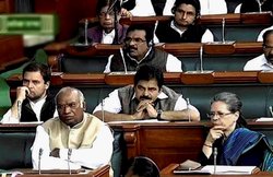 सोनिया-राहुल के खिलाफ टिप्पणी हटाने की मांग