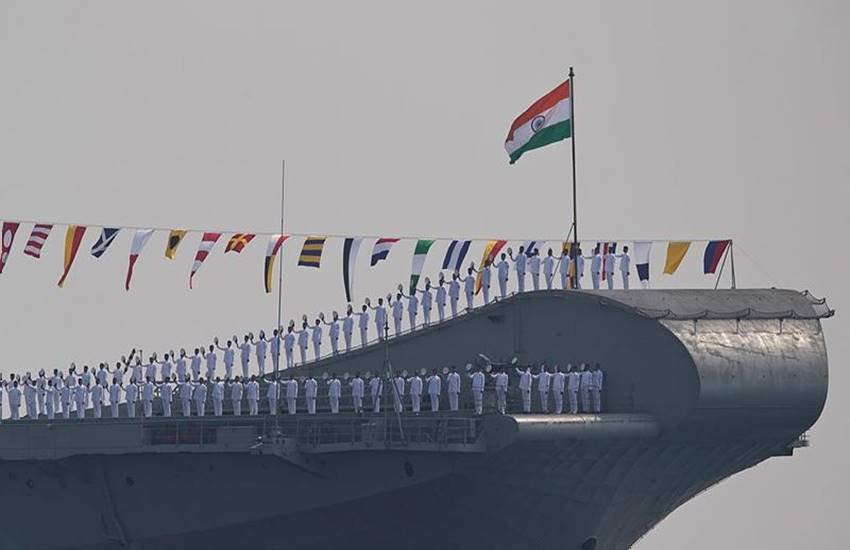 International Fleet Review, ins sumitra, navy, airforce,primeminister narendra modi, defence, president pranav mukherjee, इंटरनेशनल फ्लीट रिव्यू, आइएनएस सुमित्रा, नेवी, एयर फोर्स, प्रधानमंत्री मोदी, राष्ट्रपति प्रणव मुखर्जी