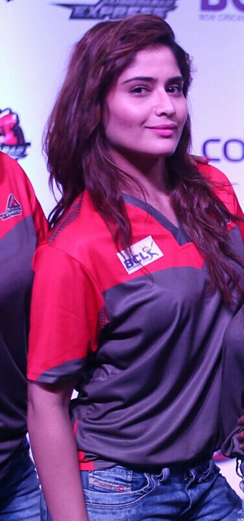 Rashami Desai, Valentines day, Aishwarya Sakuja, ranbir Kepoor, Aishwarya Date Ranbir, Tinaa Dattaa, Shahrukh Khan, Tinaa Date Shahrukh, Aarti Singh, Ranveer Singh, Aarti Date Ranveer, Aasiya Kazi, Siddharth Malhotra, Aasiya Date Siddharth, Akansha Singh, Akshay Kumar, Akansha date Akshay, Nandish Singh Sandhu, Priyanka Chopra, Nandish Date Priyanka