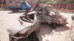 यूपी: चलती कार में बना रहे थे शारीरिक संबंध, ट्रक से टक्‍कर से शख्‍स की मौत, महिला का पैर टूटा 