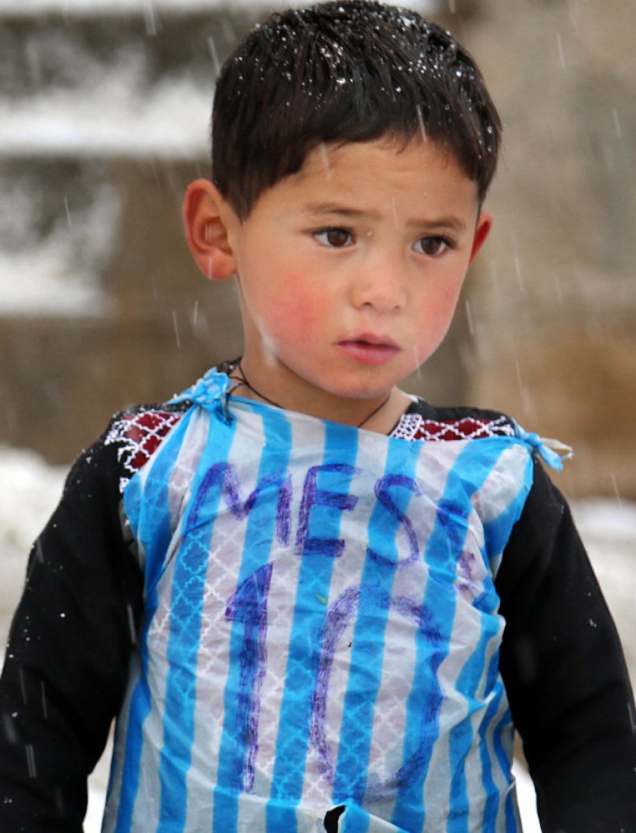 Murtaza Ahmadi, wears Barcelona's star Lionel Messi shirt, plastic bag Messi shirt, Afghan Football Federation headquarter in Kabul, Barcelona star Lionel Messi, Internet fame Afghan boy,