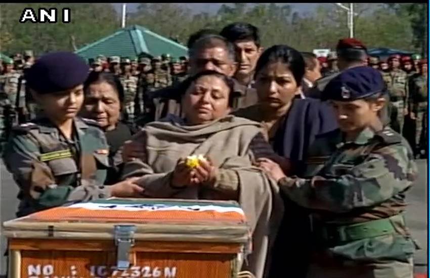 Army Captain Killed In Jammu and Kashmir, caption tushar mahajan, Pampore attack, J&K terrpor 7 Dead, Terrorists Strike Near Srinag