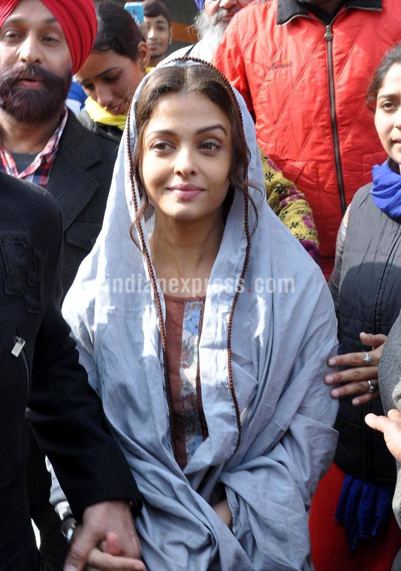 Bollywood Actress Aishwarya Rai Bachchan at Golden Temple in Amritsar on Friday, February 12 2016. EXPRESS PHOTO BY RANA SIMRANJIT SINGH