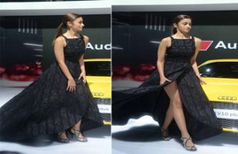 alia bhatt, alia bhatt hot, alia bhatt dress, alia bhatt auto expo, virat kohli, auto expo 2016, alia bhatt uncomfortable in dress, alia bhatt and virat kohli, bollywood news, latest news, आलिया भट्ट, ऑटो एक्‍सपो 2016, आलिया भट्ट गाउन, आलिया ड्रेस, आलिया विराट कोहली