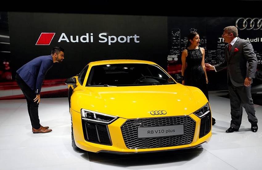 alia bhatt, alia bhatt hot, alia bhatt dress, alia bhatt auto expo, virat kohli, auto expo 2016, alia bhatt uncomfortable in dress, alia bhatt and virat kohli, bollywood news, latest news, आलिया भट्ट, ऑटो एक्‍सपो 2016, आलिया भट्ट गाउन, आलिया ड्रेस, आलिया विराट कोहली