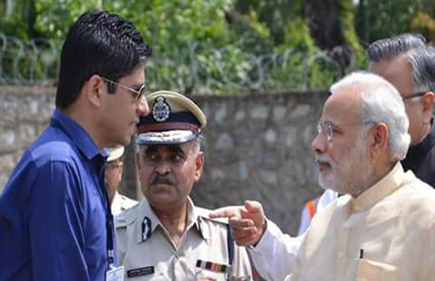 bastar district megistrate, amit kataria, bastar DM facebook post, Soni Sori attacked, Raipur latest news, chhattisgarh breaking news, raipur local news, chhattisgarh latest news, bikers attack, aap leader, soni sori, बस्‍तर जिला मजिस्‍ट्रेट, अमित कटारिया, बस्‍तर कलेक्‍टर फेसबुक पोस्‍ट, आप नेता पर हमला, सोनी सोरी