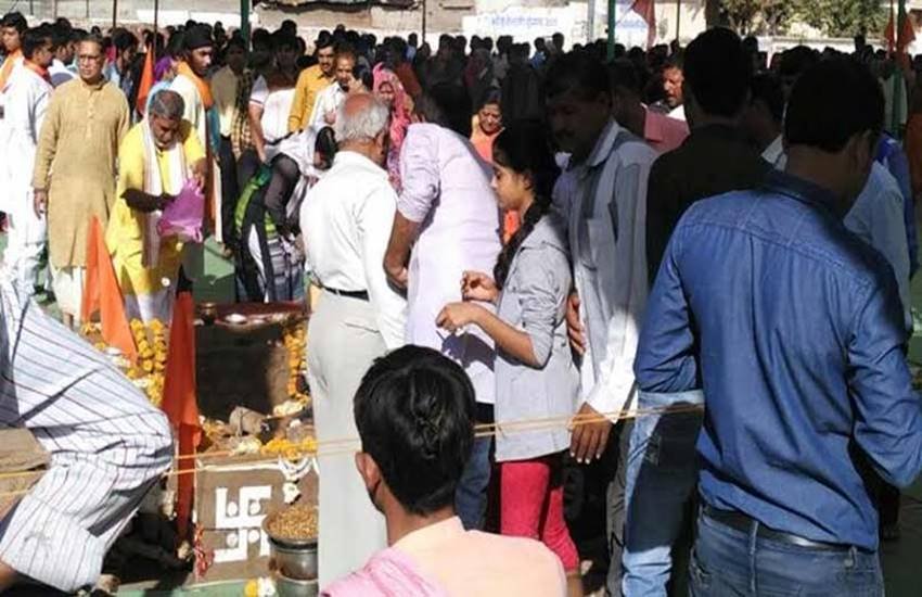 bhojshala row, basant panchami, hindu outfit, bhojshala kamal maula mosque, dhar, Hindu groups, All India Muslim Personal Law Board, Namaz, Basant Panchami, dharam jagran manch, भोजशाला, बसंत पंचमी, भोजशाला कमल मौला मस्जिद विवाद, भोजशाला पूजा, भोजशाला बसंत पंचमी पूजा