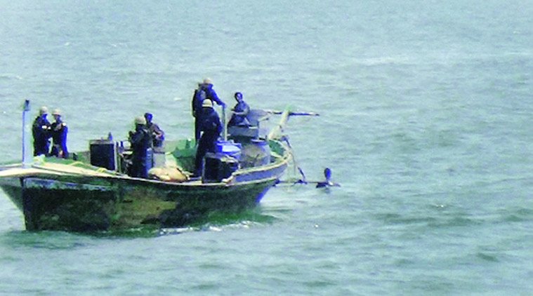 Indian Coast Guard, pakistan Boat, kutch, pak boat in india, pak boat in kutch, Gujarat