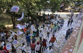 jnu anti-national protest, du arrest, kanhaiy ,police issue lookout notice, for three suspect, modi government, जेएनयू विवाद, लुकआउट नोटिस, मोदी सरकार, कन्हैया कुमार