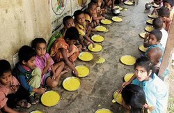 राजनीतिः आधी अधूरी खाद्य व्यवस्था