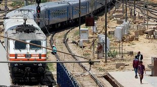 gatimaan express, gatimaan, gatimaan express route, delhi agra gatimaan express, india fastest train, gatimaan express fencing, gatimaan express news, gatimaan express train number, semi-bullet train, Indian Railway, gatimaan express launch, gatiman express latest news, gatimaan express speed, railways board chairman, indian railways, indian trains, india news, latest news