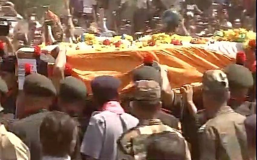 hanamanthappa, hanumanthappa, siachin survivor hanumanthappa, hanumanthappa last rites, hanumanthappa last journey, hanumanthappa cremation, Siachen martyr Hanumanthappa, हनमनथप्‍पा, हनमनथप्‍पा अंतिम संस्‍कार, हनमनथप्‍पा अंतिम विदाई