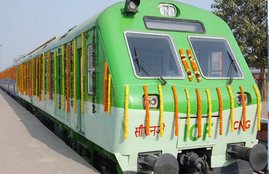 Delhi-Agra Gatiman Express, Train Hostess, Rose, Suresh Prabhu, Indian Railways, Food