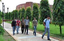 IIM Lucknow के स्टूडेंट्स के लिए नौकरियों की बहार, 3 दिन में 100% प्लेसमेंट