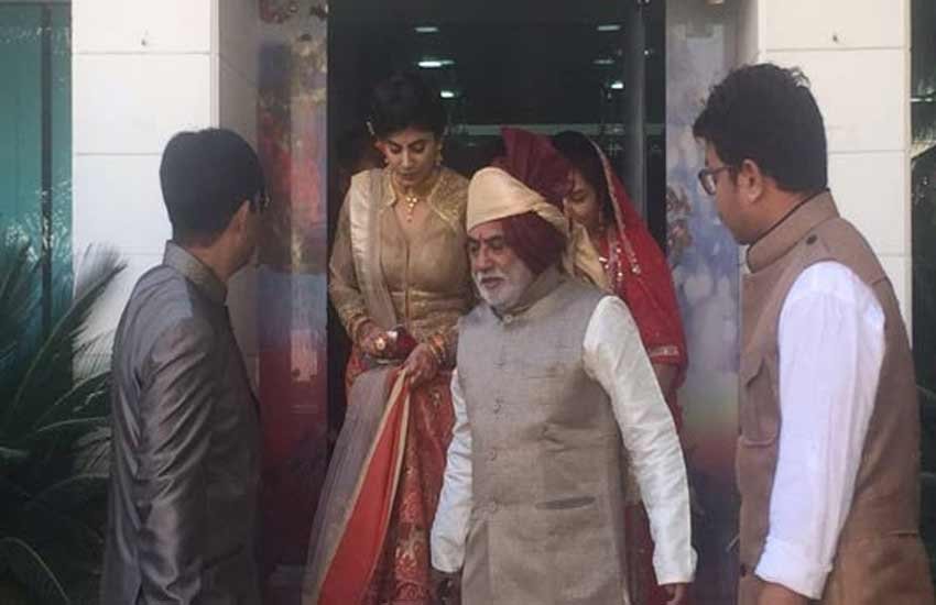रीवाबा का परिवार राजकोट में कलवाड़ रोड़ पर विहार सोसायटी में रहता है।(Photo Source: Twitter)