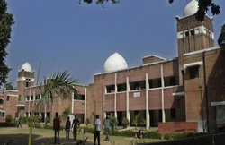 राष्ट्रपति से शिकायत करने वाले जामिया के प्रोफेसर निलंबित