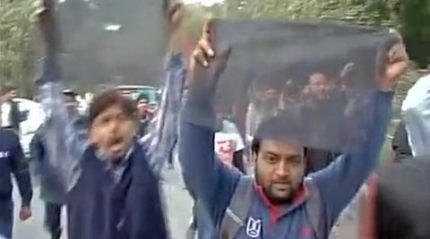 JNU campus पहुंचे कांग्रेस उपाध्यक्ष को दिखाए गए काले झंडे, राहुल गांधी ने कहा-आवाज दबाने वाले सबसे बड़े राष्ट्र विरोधी