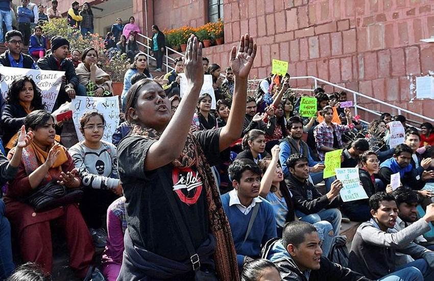 kanhaiya kumar, JNU, JNUSU President, Afzal Guru‬, ‪Jawaharlal Nehru University, ‪Jawaharlal Nehru University, anti nationals, shatrughan sinha, anti indian slogans, journalist attacked, patiala house court hearing, delhi police raid, JNU students union, BS BASSI, delhi police, जेएनयू विवाद, बीएस बस्‍सी, जेएनयू कैंपस, देशद्रोह, दिल्‍ली पुलिस, अफजल गुरु, दिल्‍ली पुलिस छापा, सुप्रीम कोर्ट, पटियाला हाउस कोर्ट सुनवाई