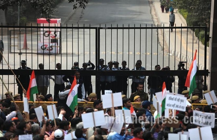 JNU ROW LIVE UPDATES IN HINDI, JNU NEWS LATEST DEVELOPMENT: ‪‪Syed Ali Shah Geelani‬, ‪Afzal Guru‬, ‪New Delhi‬, ‪University of Delhi‬‬, ‪‪Afzal Guru‬, ‪Jawaharlal Nehru University, Delhi‬, ‪Rashtriya Swayamsevak Sangh‬‬, BS BASSI