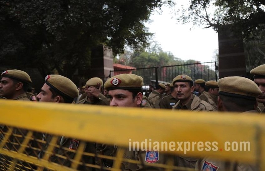 JNU ROW LIVE UPDATES IN HINDI, JNU NEWS LATEST DEVELOPMENT: ‪‪Syed Ali Shah Geelani‬, ‪Afzal Guru‬, ‪New Delhi‬, ‪University of Delhi‬‬, ‪‪Afzal Guru‬, ‪Jawaharlal Nehru University, Delhi‬, ‪Rashtriya Swayamsevak Sangh‬‬, BS BASSI