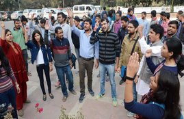 JNU, JNU president arrested, JNU campus, JNU afzal guru, JNU anti india slogans, JNU protests, JNU afzal guru, JNU afzal guru event, jnu protests, afzal guru jnu protests, jnu arrests, delhi news, india news, जेएनयू अफजल गुरु प्रदर्शन, अफजल गुरु बरसी, जवाहरलाल नेहरु यूनिवर्सिटी, राष्‍ट्रद्रोह का केस, जेएनयू छात्र संघ अध्‍यक्ष गिरफ्तार