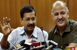 मारे गए सुरक्षाकर्मियों के परिजनों को दिल्ली सरकार देगी एक करोड़ का अनुदान