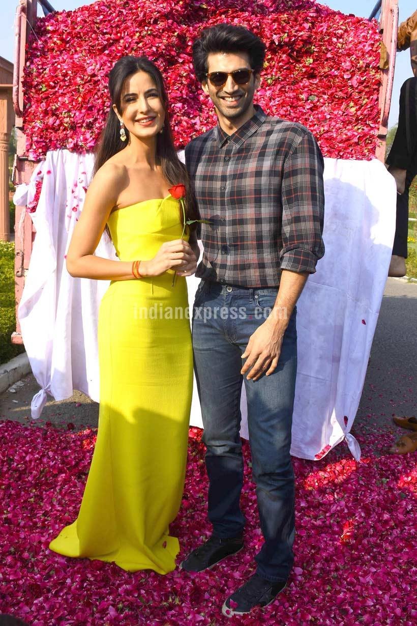 katrina kaif, aditya roy kapoor, rose day, katrina rose day aditya, katrina aditya fitoor, fitoor, aditya rose katrina, bollywood