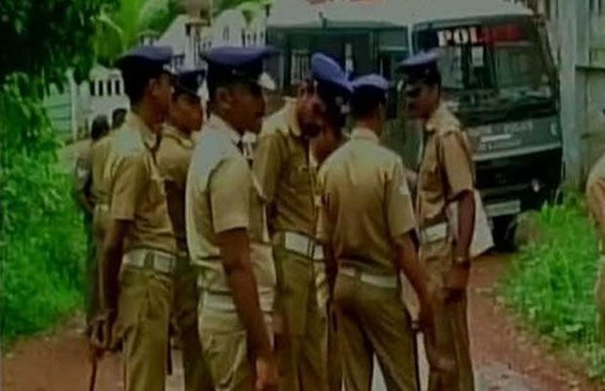 BJP, BJP office attacked, kerala, kerala BJP, kannur, crude bomb BJP office, BJP in kerala, CPM, RSS, CPM RSS rivalry, केरल, भाजपा, भाजपा दफ्तर पर बम फेंका, केरल भाजपा BJP, BJP office attacked, kerala, kerala BJP, kannur, crude bomb BJP office, BJP in kerala, CPM, RSS, CPM RSS rivalry, केरल, भाजपा, भाजपा दफ्तर पर बम फेंका, केरल भाजपा