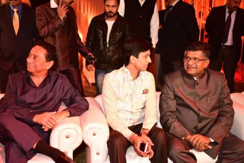 kumar vishwas birthday, kumar vishwas birthday pics, kumar vishwas birthday photos, kumar vishwas birthday party, kumar vishwas BJP, kumar vishwas may join BJP, ajit doval kumar vishwas, kumar vishwas om mathur, kumar vishwas ravishankar prasad, kumar vishwas AAP, kumar vishwas aam aadmi party, कुमार विश्‍वास जन्‍मदिन, कुमार विश्‍वास भाजपा, कुमार विश्‍वास अजीत डोभाल, कुमार विश्‍वास आप, कुमार विश्‍वास जन्‍मदिन पार्टी, कुमार विश्‍वास जन्‍मदिन बर्थडे पार्टी फोटो