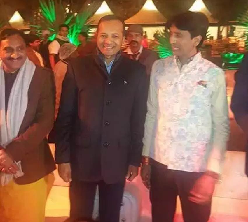 kumar vishwas birthday, kumar vishwas birthday pics, kumar vishwas birthday photos, kumar vishwas birthday party, kumar vishwas BJP, kumar vishwas may join BJP, ajit doval kumar vishwas, kumar vishwas om mathur, kumar vishwas ravishankar prasad, kumar vishwas AAP, kumar vishwas aam aadmi party, कुमार विश्‍वास जन्‍मदिन, कुमार विश्‍वास भाजपा, कुमार विश्‍वास अजीत डोभाल, कुमार विश्‍वास आप, कुमार विश्‍वास जन्‍मदिन पार्टी, कुमार विश्‍वास जन्‍मदिन बर्थडे पार्टी फोटो