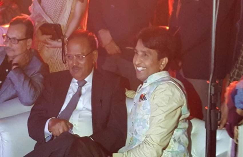 kumar vishwas birthday, kumar vishwas birthday pics, kumar vishwas birthday photos, kumar vishwas birthday party, kumar vishwas BJP, kumar vishwas may join BJP, ajit doval kumar vishwas, kumar vishwas om mathur, kumar vishwas ravishankar prasad, kumar vishwas AAP, kumar vishwas aam aadmi party, कुमार विश्वास जन्मदिन, कुमार विश्वास भाजपा, कुमार विश्वास अजीत डोभाल, कुमार विश्वास आप, कुमार विश्वास जन्मदिन पार्टी, कुमार विश्वास जन्मदिन बर्थडे पार्टी फोटो