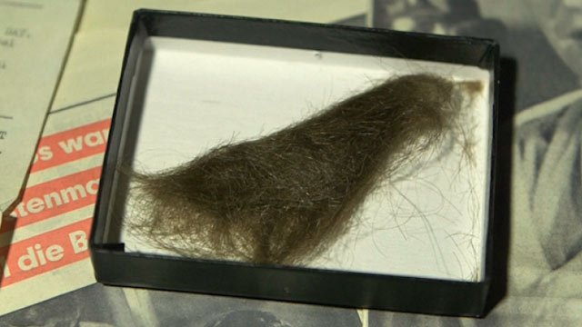 auction, beatles, heritage auctions, john lennon, the beatles, john lennon, john lennons hair, john lennons hair sold, heritage auction, dallas