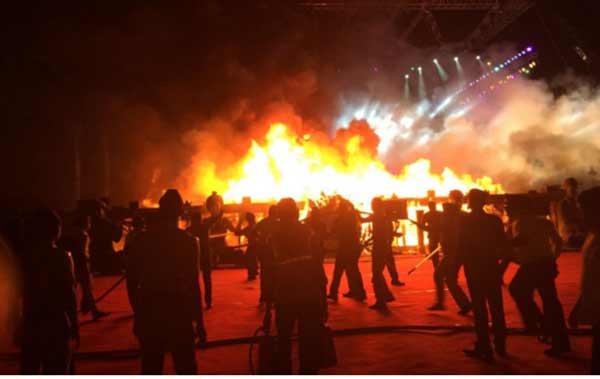 Make in India week, Maharashtra Night, Girgaum Chowpatty, Maharashtra Night Girgaum Chowpatty, Girgaum chowpatty fire