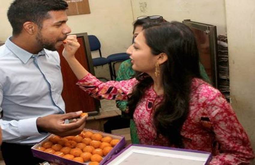 Varun Aaron, Varun Aaron Marries, Cricketer marriage, Ragini, Varun-argini marriage photo