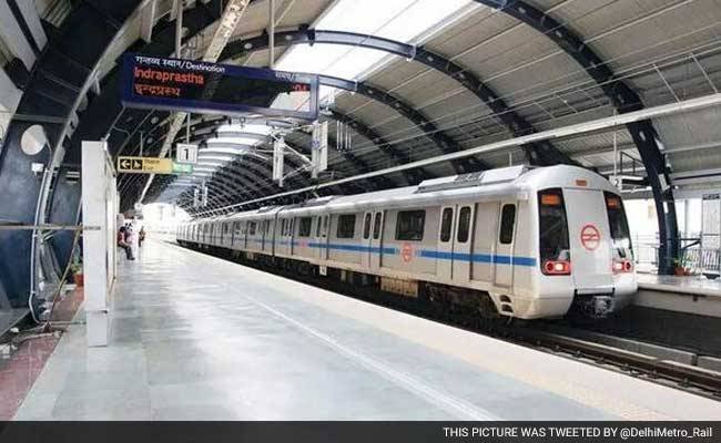 "valentines day, valentines day protest, metro ad, valentines metro ad, delhi metro, delhi metro ad, delhi news