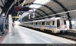 रेप के आरोपी आसाराम से जुड़े संगठन ने Delhi Metro में दिए ऐड, Valentine day पर करें माता-पिता की पूजा