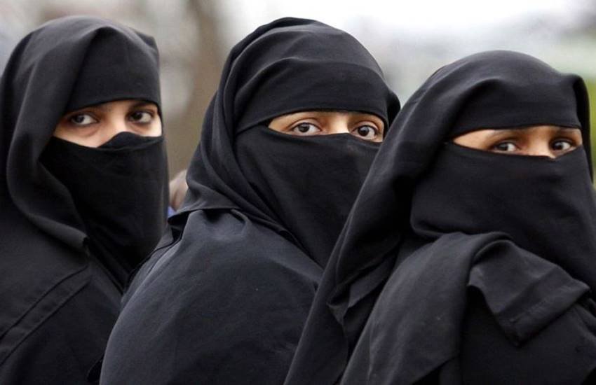 Muslim women, Talaq, Oral talaq, Triple talaq, unilateral divorce, muslim women survey, Muslim Divorce procedure, Muslim divorce, Muslim clerics, polygamy, Multiple wives, Muslim men, Islam, Quran, india news, मुसलमान, मुस्लिम महिलाएं, तीन बार तलाक कहना, बहु विवाह, मुस्लिम पर्सनल लॉ बोर्ड, शरिया कानून