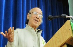 निदा फाजली: माशूका की मौत ने बनाया था शायर, पिता को नज्म लिख दी थी यादगार श्रद्धांजलि