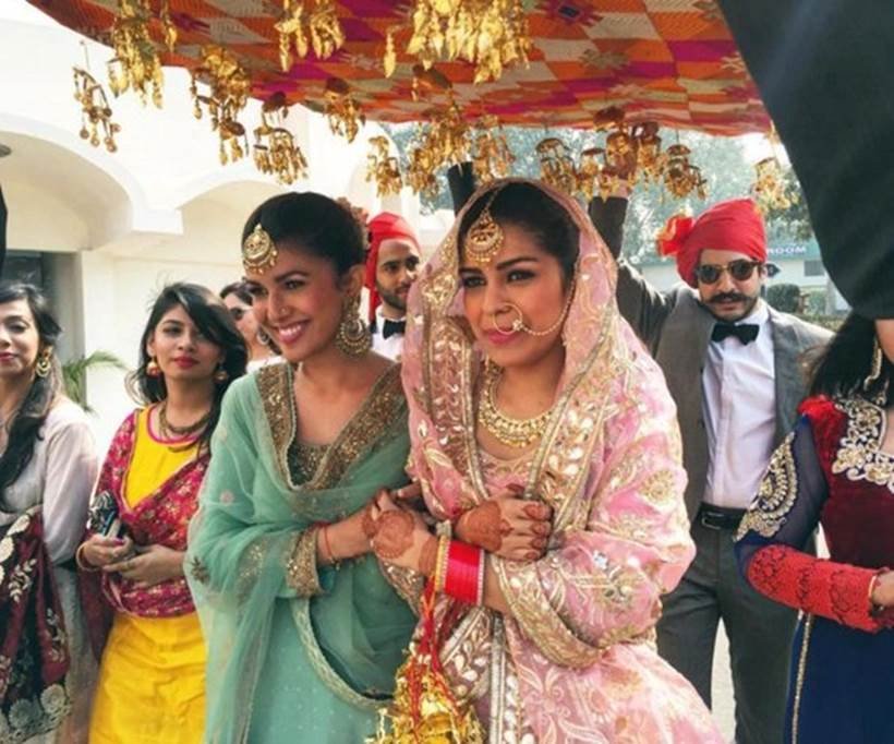 nimrat kaur, nimrat kaur sister, nimrat kaur pics, nimrat kaur wedding pics, nimrat kaur photos, nimrat kaur sister, nimrat kaur sister pics, nimrat kaur sister wedding, nimrat kaur photos wedding, nimrat kaur in green, airlift, nimrat kaur airlift, entertainment, rubina singh soha, nimrat rubina, निमृत कौर, निमृत कौर बहन की शादी, निमृत कौर बहन रुबिना, रुबिना सिंह सोहा