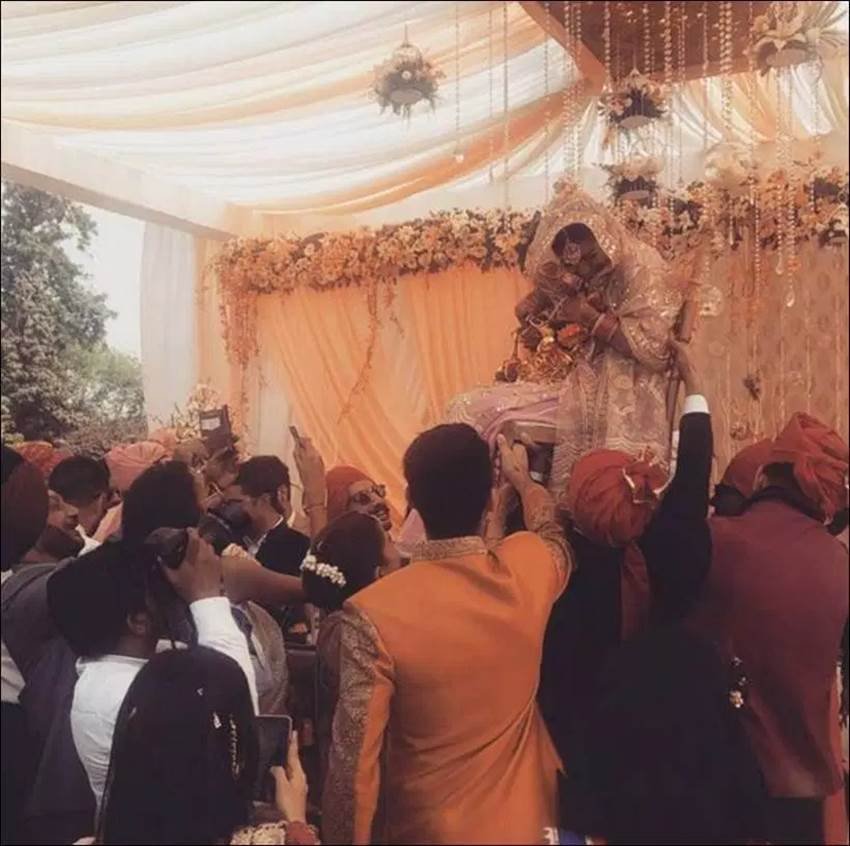 nimrat kaur, nimrat kaur sister, nimrat kaur pics, nimrat kaur wedding pics, nimrat kaur photos, nimrat kaur sister, nimrat kaur sister pics, nimrat kaur sister wedding, nimrat kaur photos wedding, nimrat kaur in green, airlift, nimrat kaur airlift, entertainment, rubina singh soha, nimrat rubina, निमृत कौर, निमृत कौर बहन की शादी, निमृत कौर बहन रुबिना, रुबिना सिंह सोहा