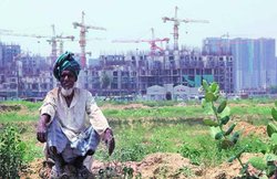 नोएडा को जमीन देने वाले किसान अब भी खाली हाथ