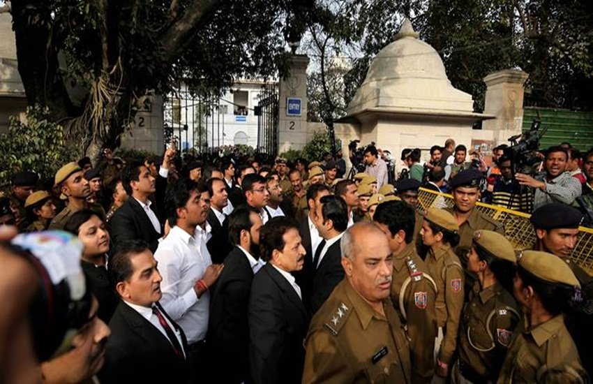 JNU ROW LIVE UPDATES IN HINDI, JNU NEWS LATEST DEVELOPMENT: ‪‪Syed Ali Shah Geelani‬, ‪Afzal Guru‬, ‪New Delhi‬, ‪University of Delhi‬‬, ‪‪Afzal Guru‬, ‪Jawaharlal Nehru University, Delhi‬, ‪Rashtriya Swayamsevak Sangh‬‬, BS BASSI