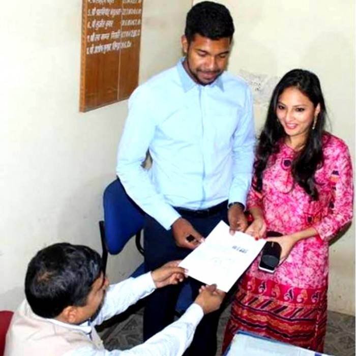 Varun Aaron, Varun Aaron Marries, Cricketer marriage, Ragini, Varun-argini marriage photo