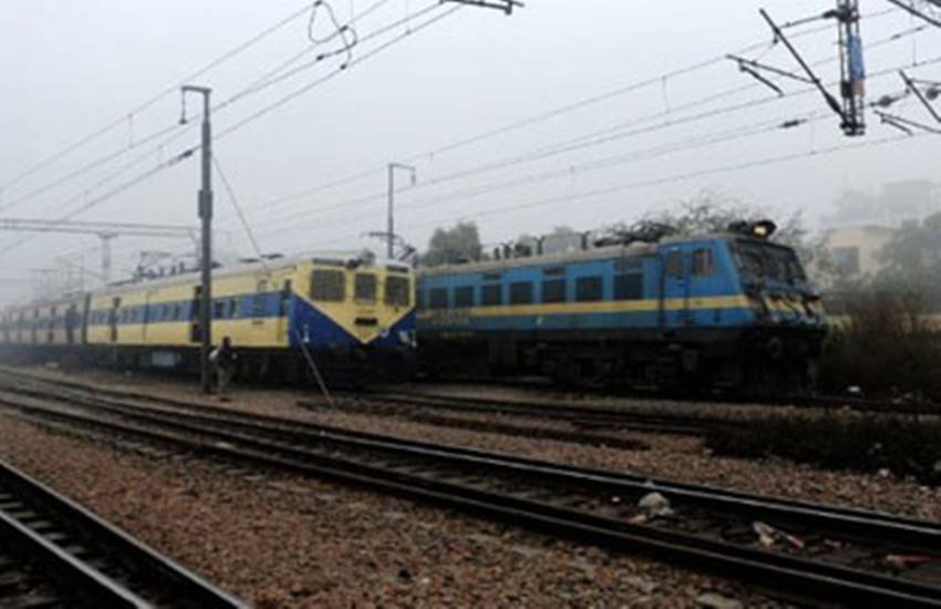IRCTC, Holi, Passengers travelling by train, sweets, indian railways, IRCTC, train, travelkhana, national news hindi news, railway news in hindi, order sweets in train, holi sweets in train, आईआरसीटीसी, रेलवे, ट्रेन में मिठाई, होली, होली मिठाई ऑर्डर, रेलवे न्‍यूज हिंदी