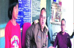 कोच सहायक के बंद बक्से से निकली 12 साल की बच्ची
