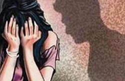 दिल्ली में महिला से चलती कार में सामूहिक बलात्कार