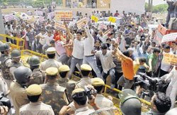 पल भर में हो गए अवैध, छिन गई आजीविका